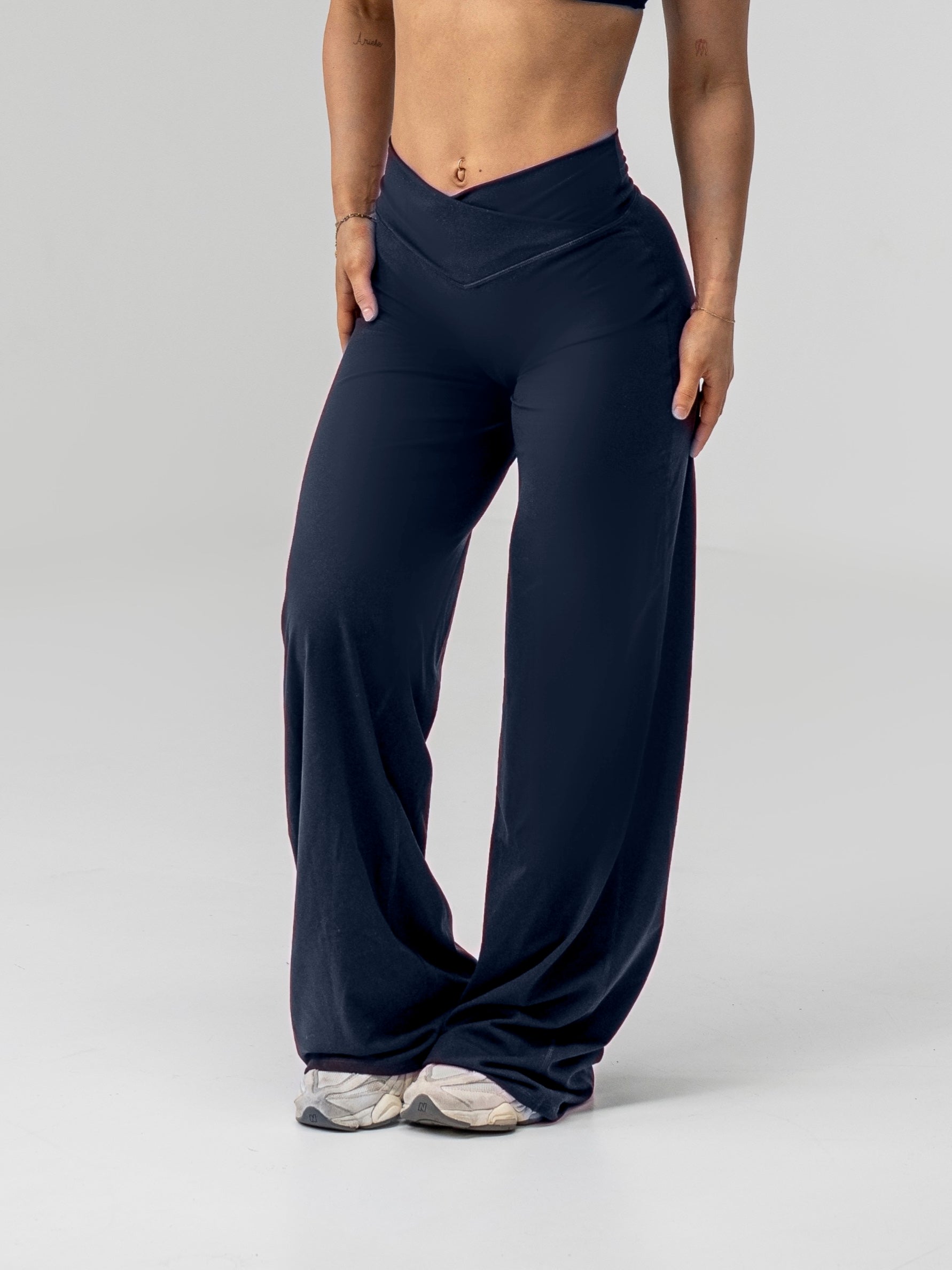 V - shaped Straight Leg Leggings - Navy