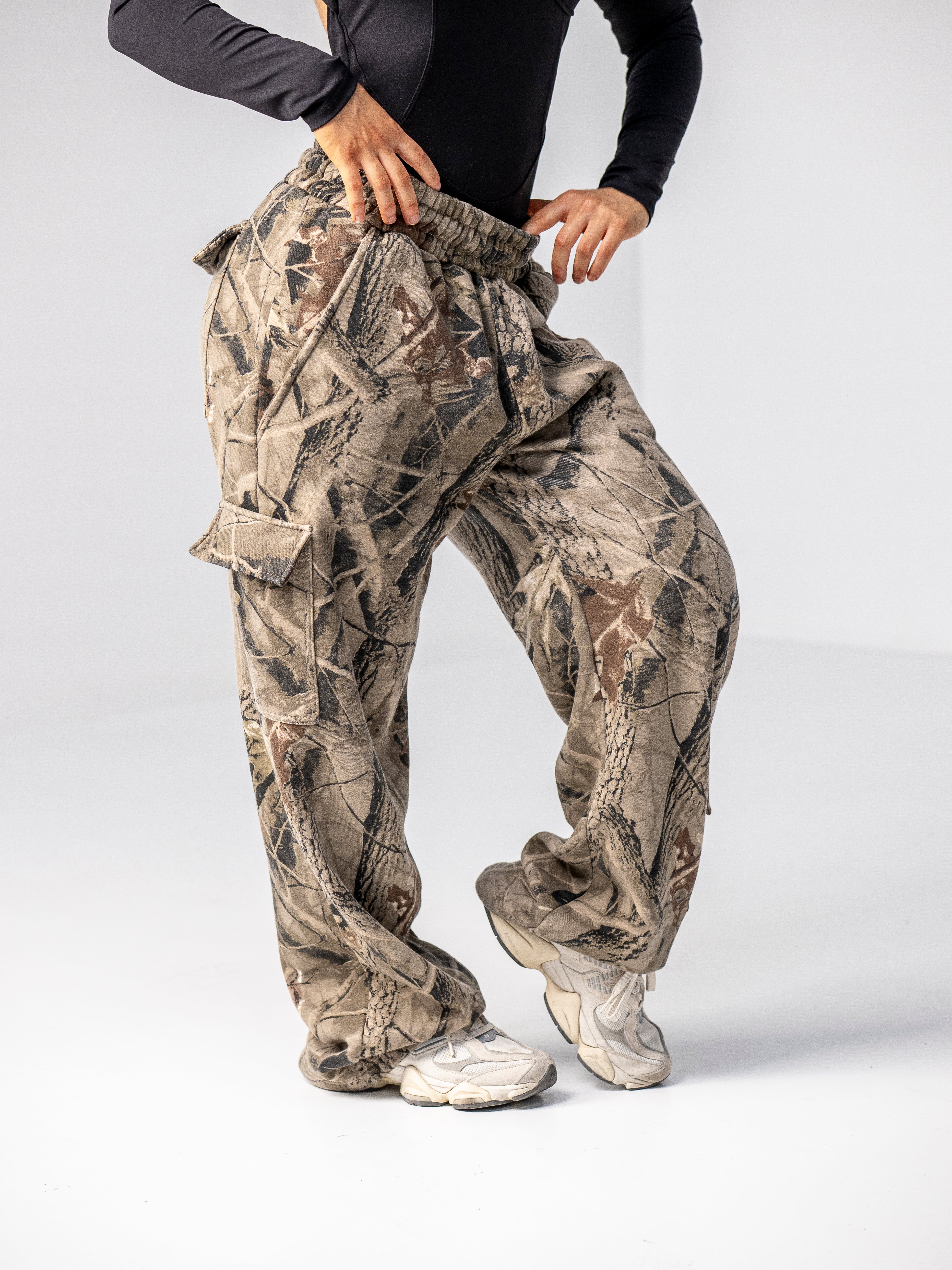 Pre Order Contour Cargo Sweatpants - Camo – MIRA Activewear